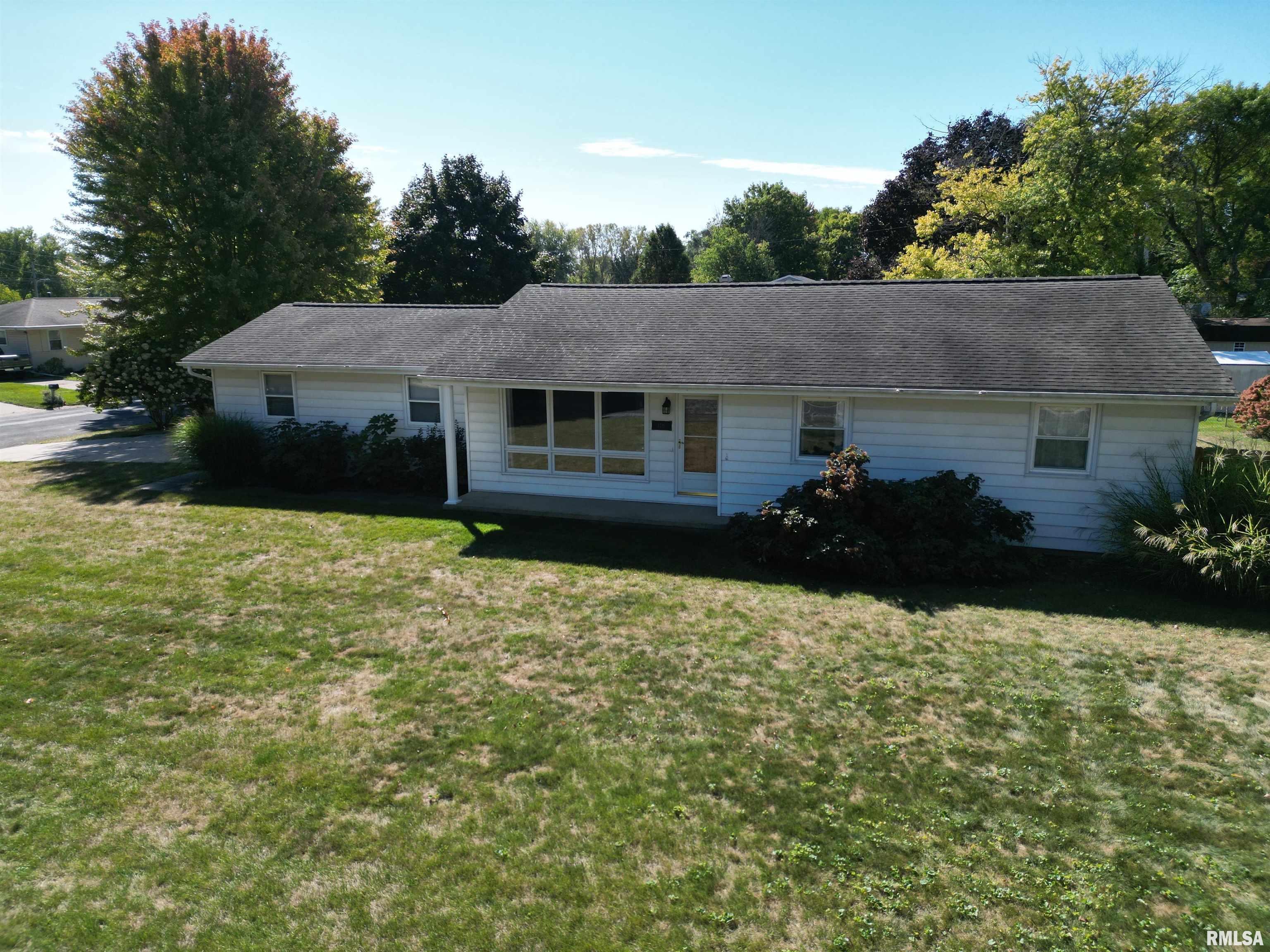 1218 Brookhill Road Peoria, IL 61615 - Photo 1 of 34 Gallery Image 1