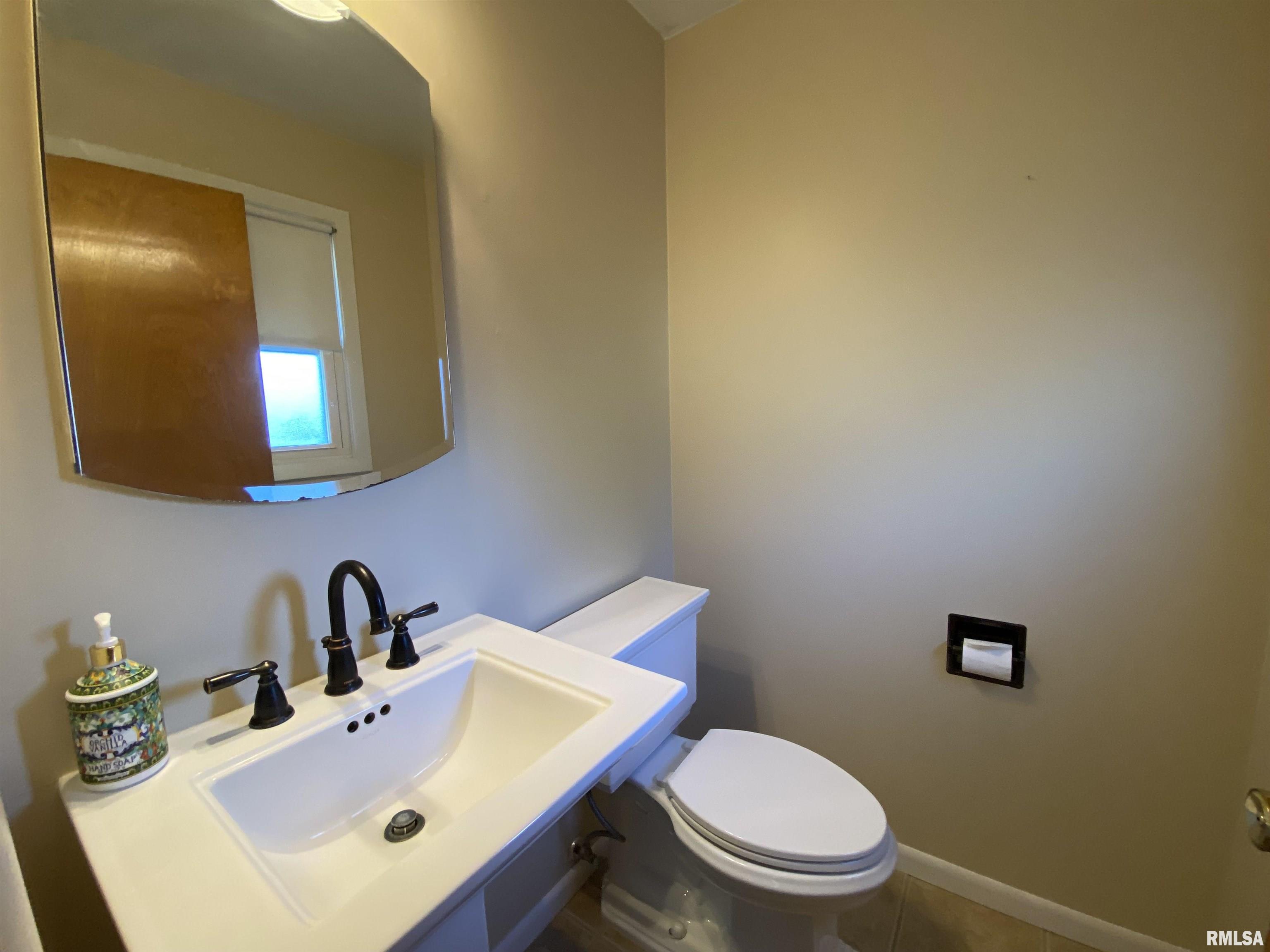 1218 Brookhill Road Peoria, IL 61615 - Photo 13 of 34 Gallery Image 13