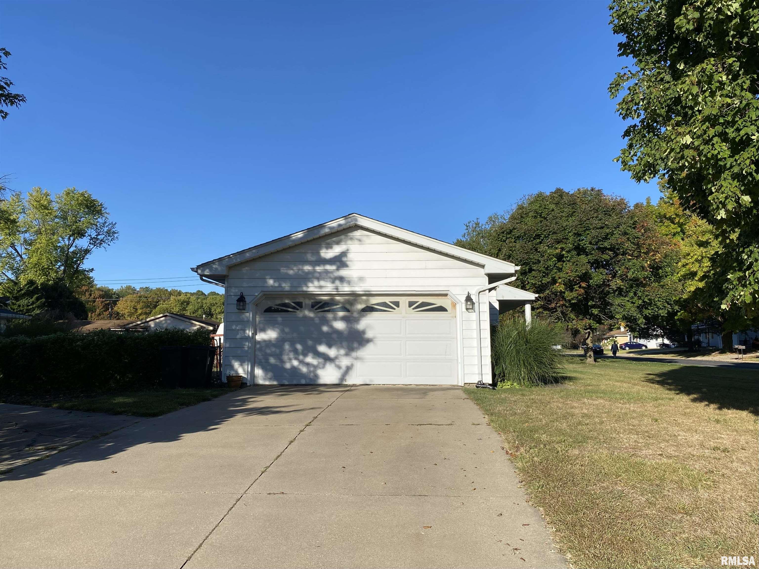 1218 Brookhill Road Peoria, IL 61615 - Photo 26 of 34 Gallery Image 26
