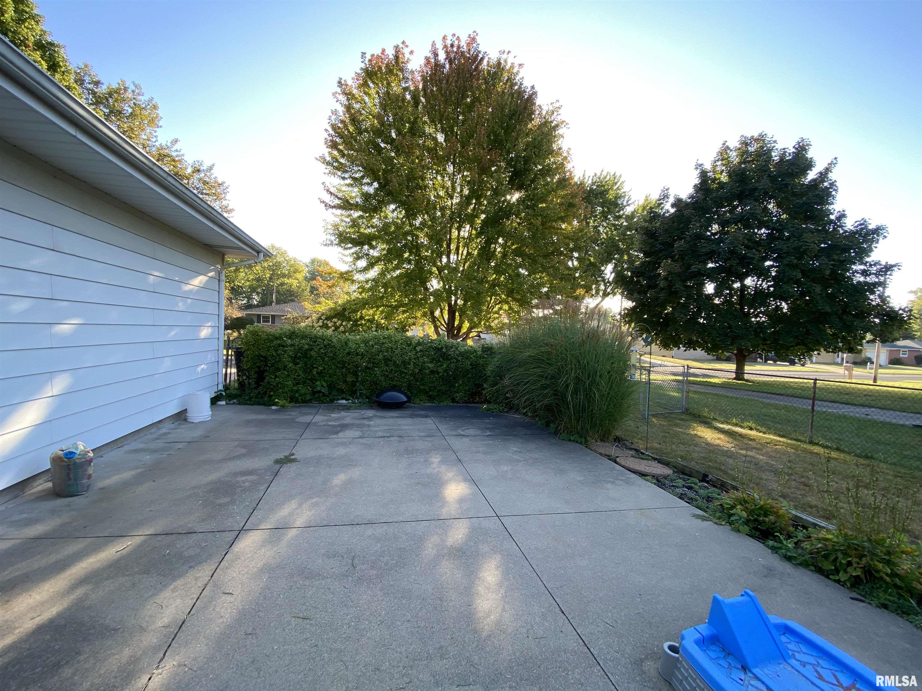1218 Brookhill Road Peoria, IL 61615 - Photo 29 of 34 Gallery Image 29
