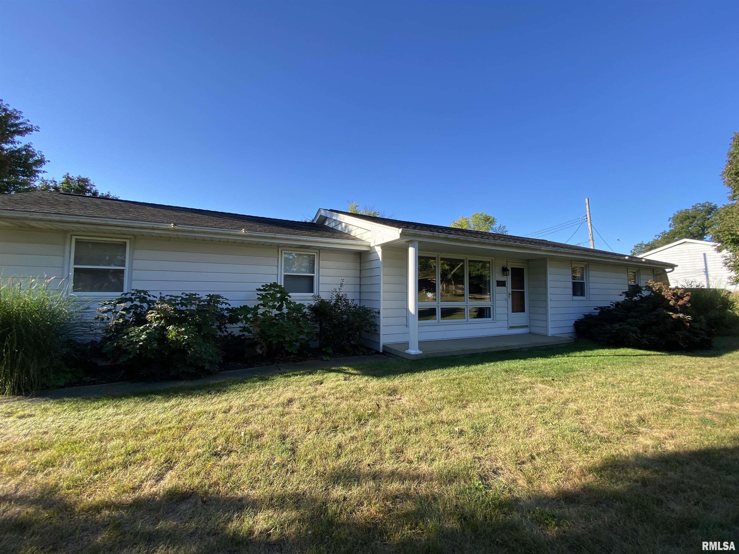 1218 Brookhill Road Peoria, IL 61615 - Photo 4 of 34 Gallery Image 4