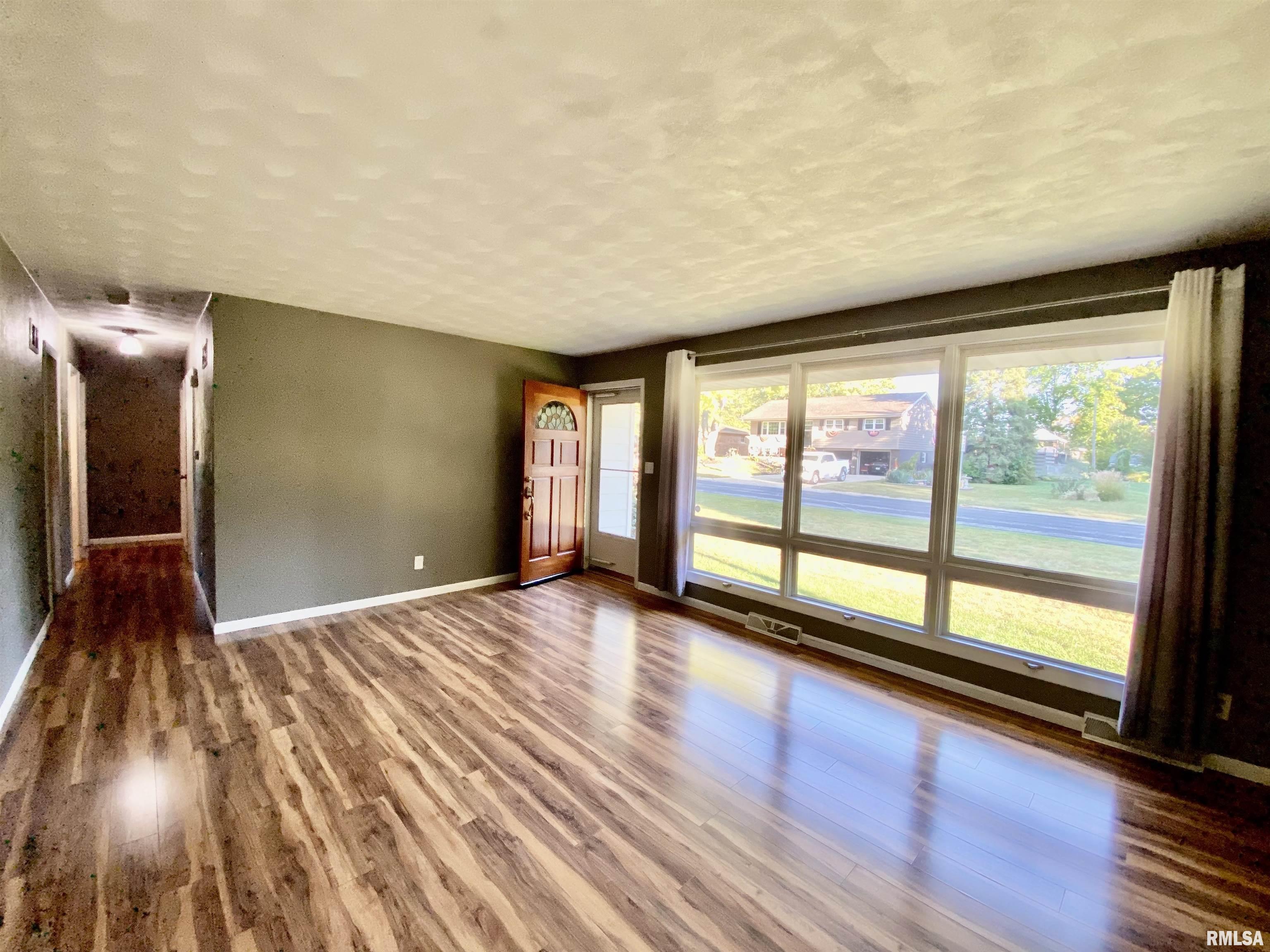 1218 Brookhill Road Peoria, IL 61615 - Photo 5 of 34 Gallery Image 5