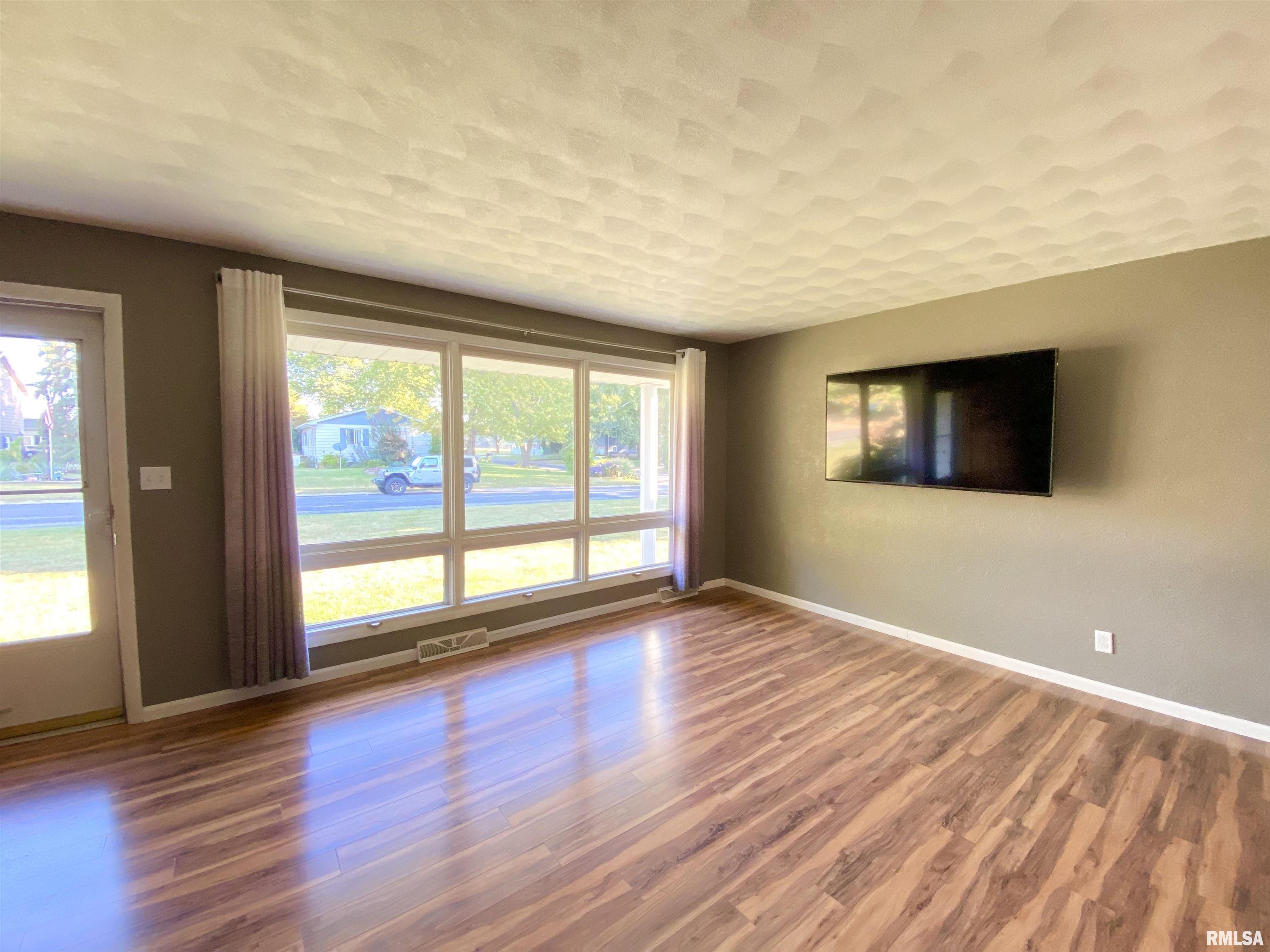 1218 Brookhill Road Peoria, IL 61615 - Photo 6 of 34 Gallery Image 6