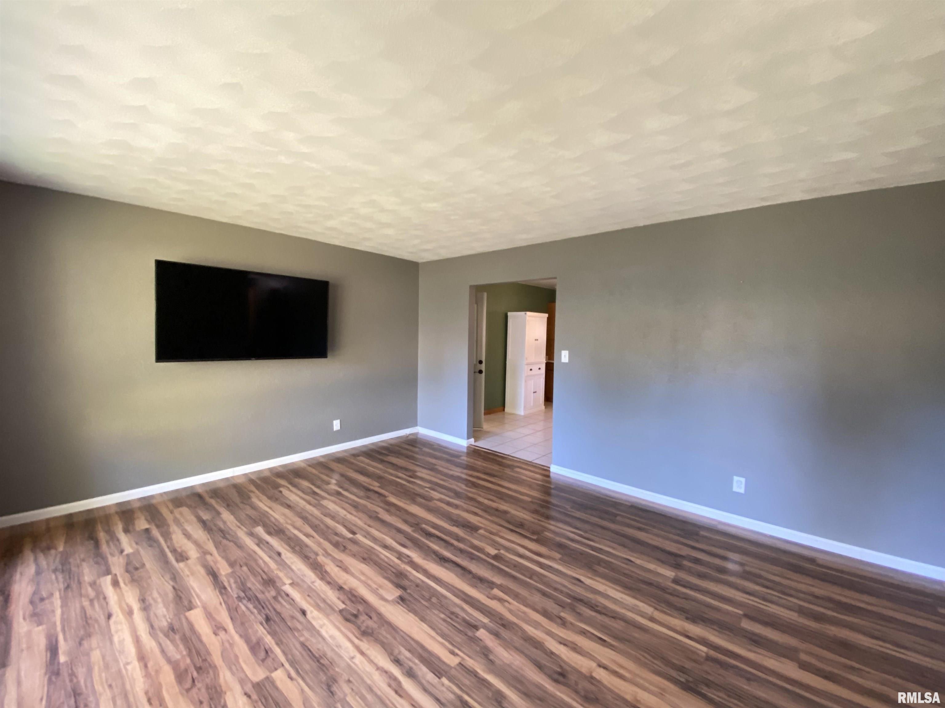 1218 Brookhill Road Peoria, IL 61615 - Photo 7 of 34 Gallery Image 7
