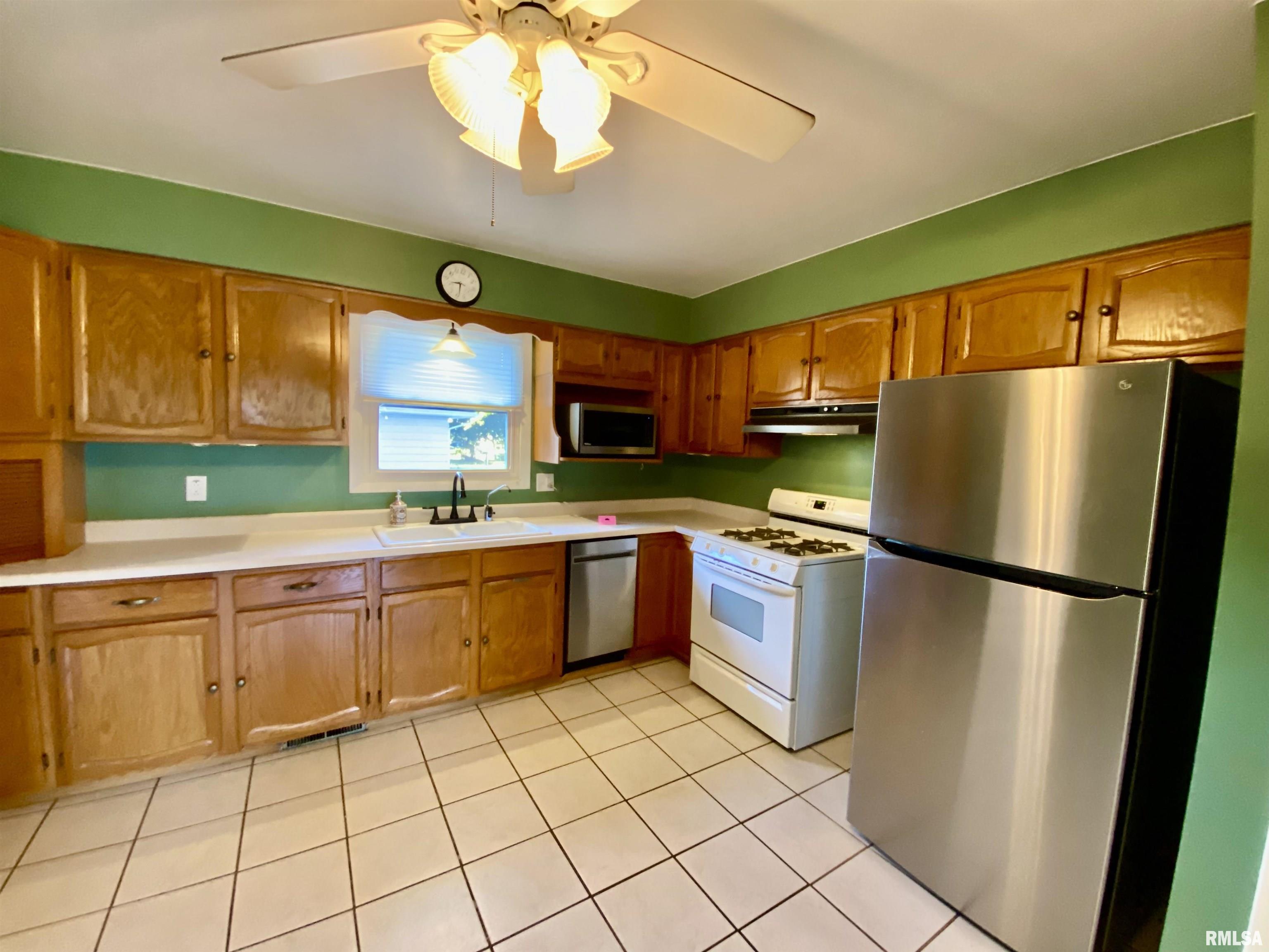 1218 Brookhill Road Peoria, IL 61615 - Photo 8 of 34 Gallery Image 8
