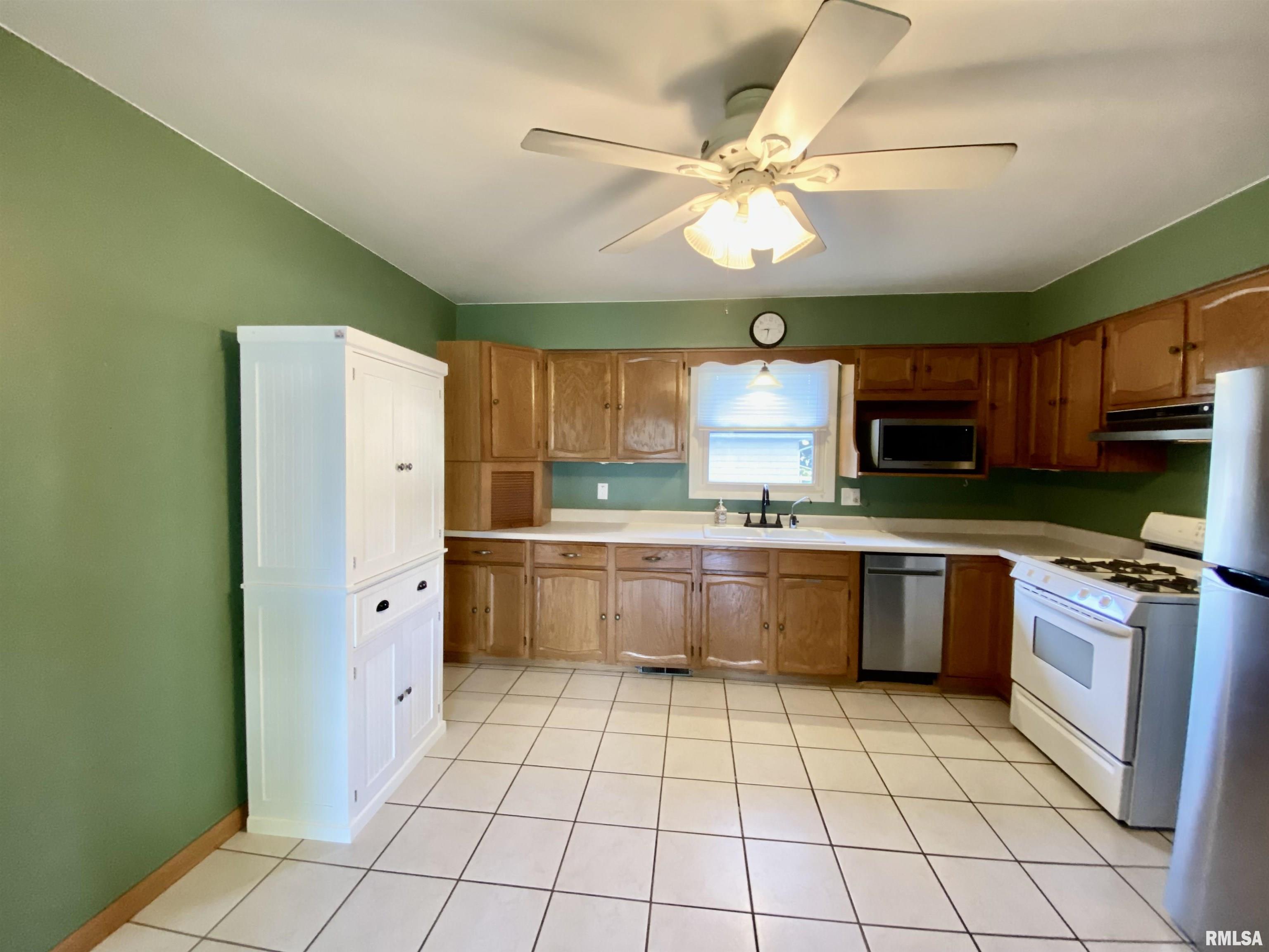 1218 Brookhill Road Peoria, IL 61615 - Photo 9 of 34 Gallery Image 9