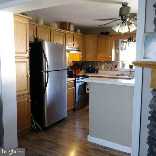 2120 Feeser Road North Taneytown, MD 21787 - Photo 3 of 35 Kitchen with stainless steel appliances.