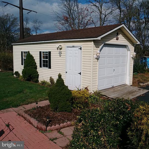2120 Feeser Road North Taneytown, MD 21787 - Photo 30 of 35 Detached 1-car garage