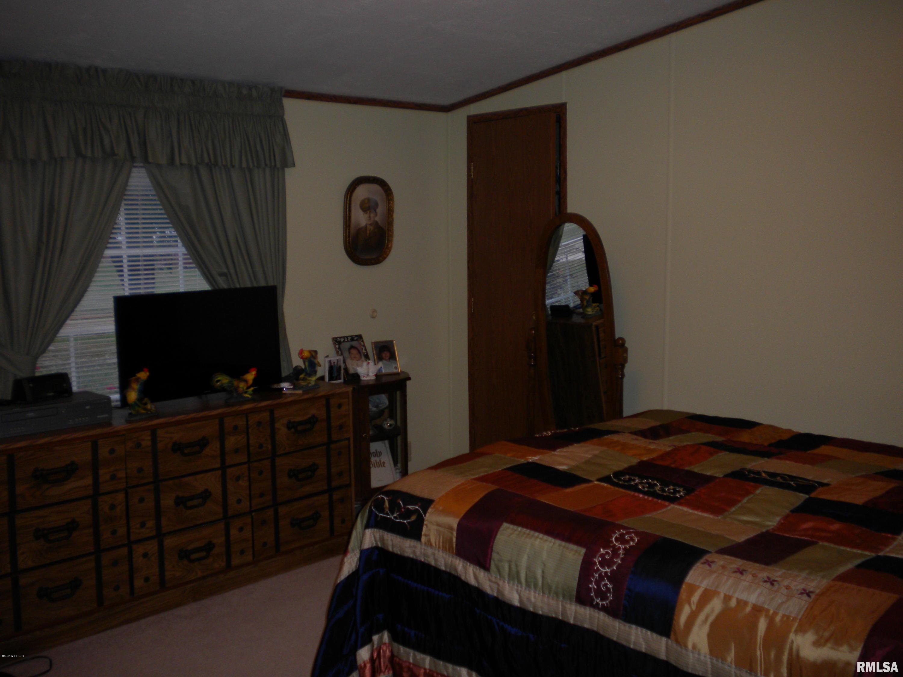 1690 Dewey Road Eldorado, IL 62930 - Photo 16 of 42 Gallery Image 16