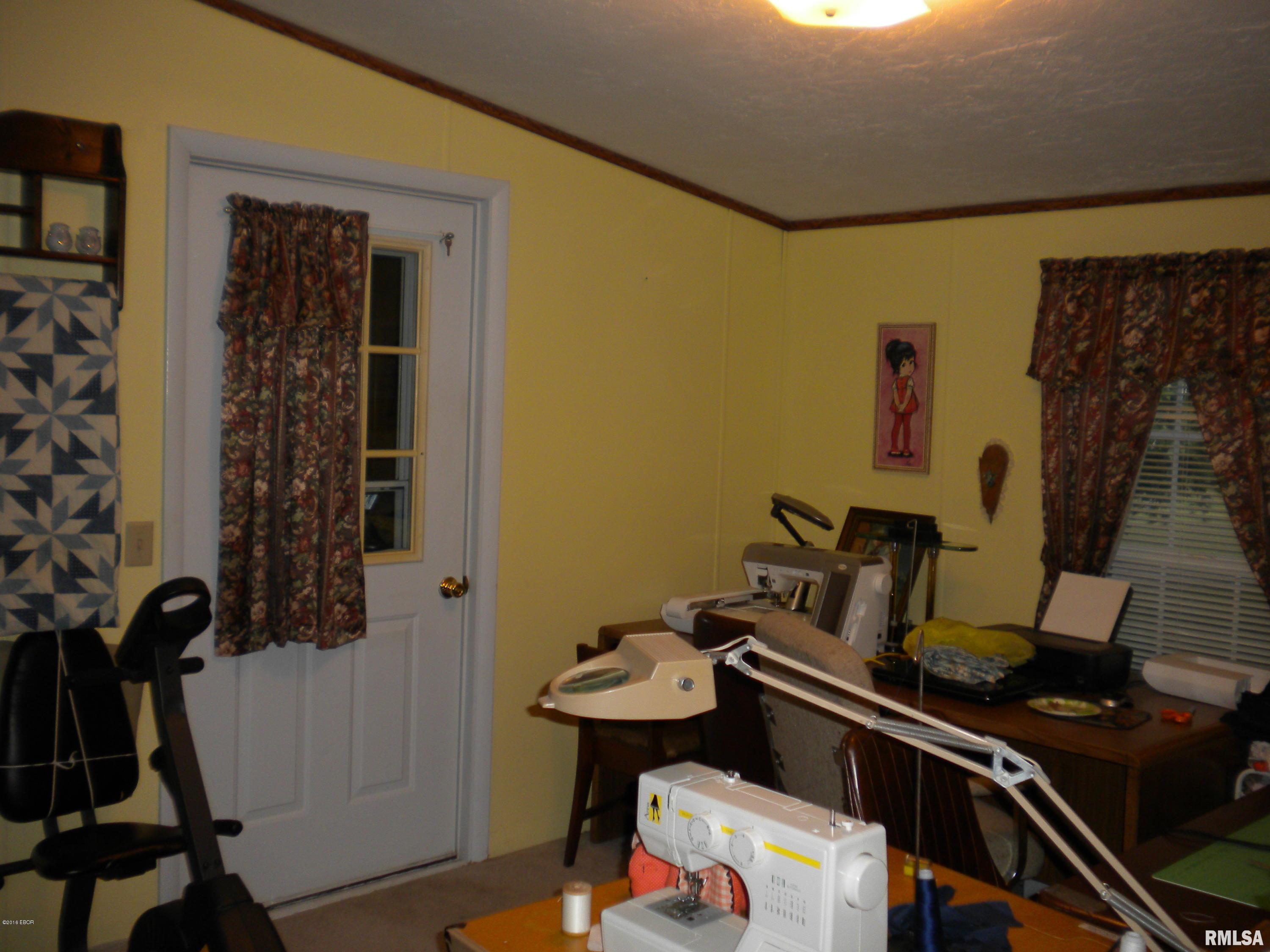 1690 Dewey Road Eldorado, IL 62930 - Photo 17 of 42 Gallery Image 17
