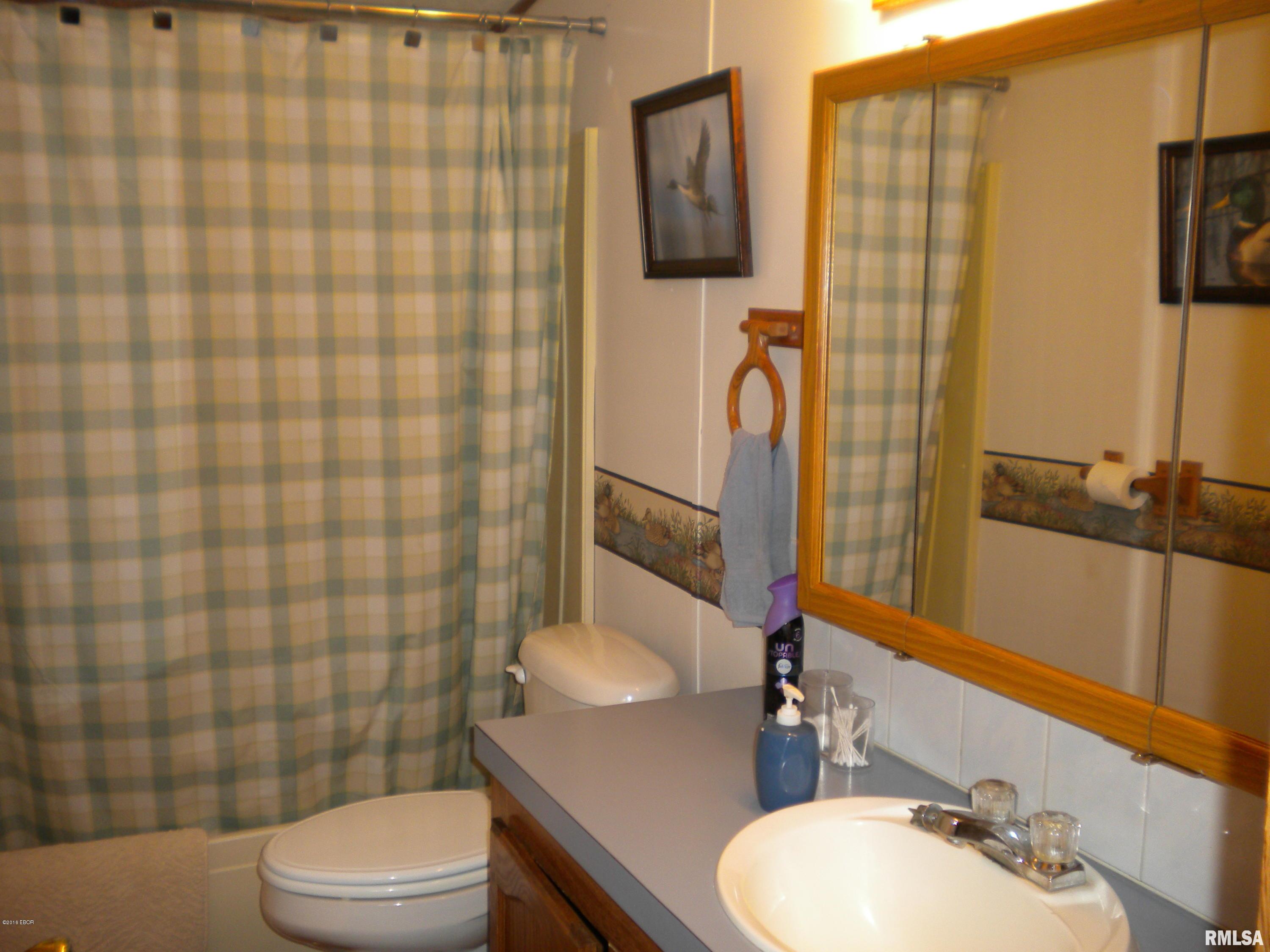 1690 Dewey Road Eldorado, IL 62930 - Photo 18 of 42 Gallery Image 18