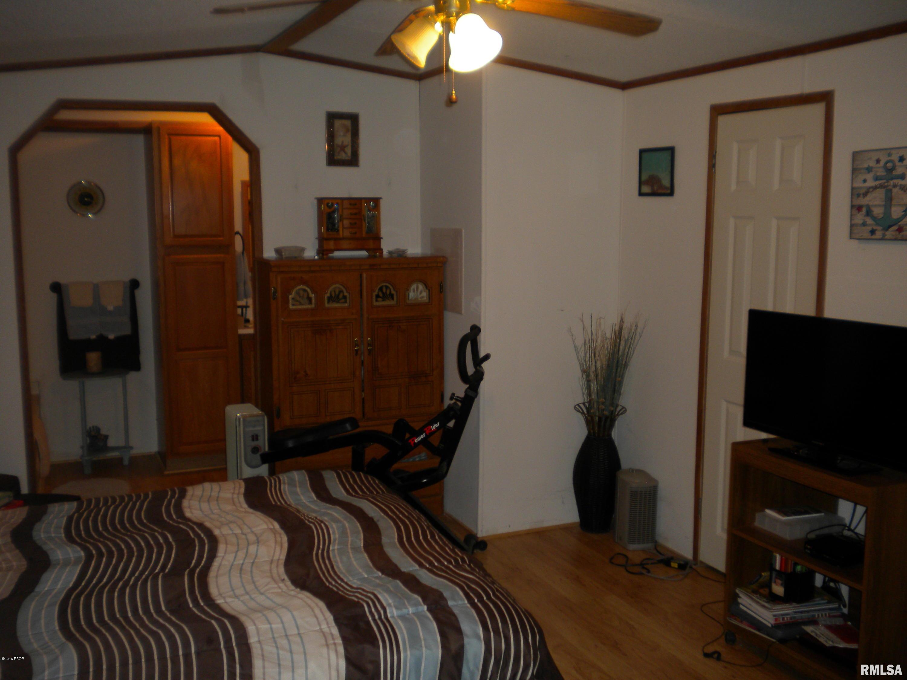 1690 Dewey Road Eldorado, IL 62930 - Photo 25 of 42 Gallery Image 25