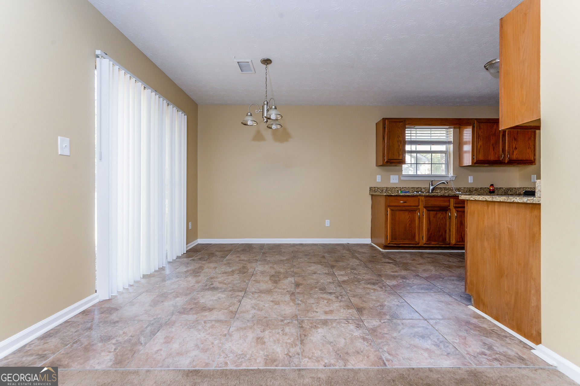 6805 Silver Maple Drive Rex, GA 30273 - Photo 5 of 15