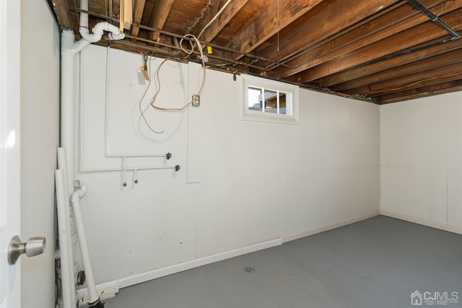 403 Fulton Street Middlesex, NJ 08846 - Photo 23 of 31 a view of a storage & utility room