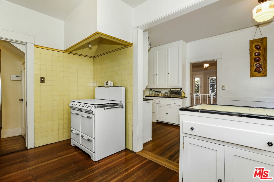 1710 Virginia Road Los Angeles, CA 90019 - Photo 22 of 49