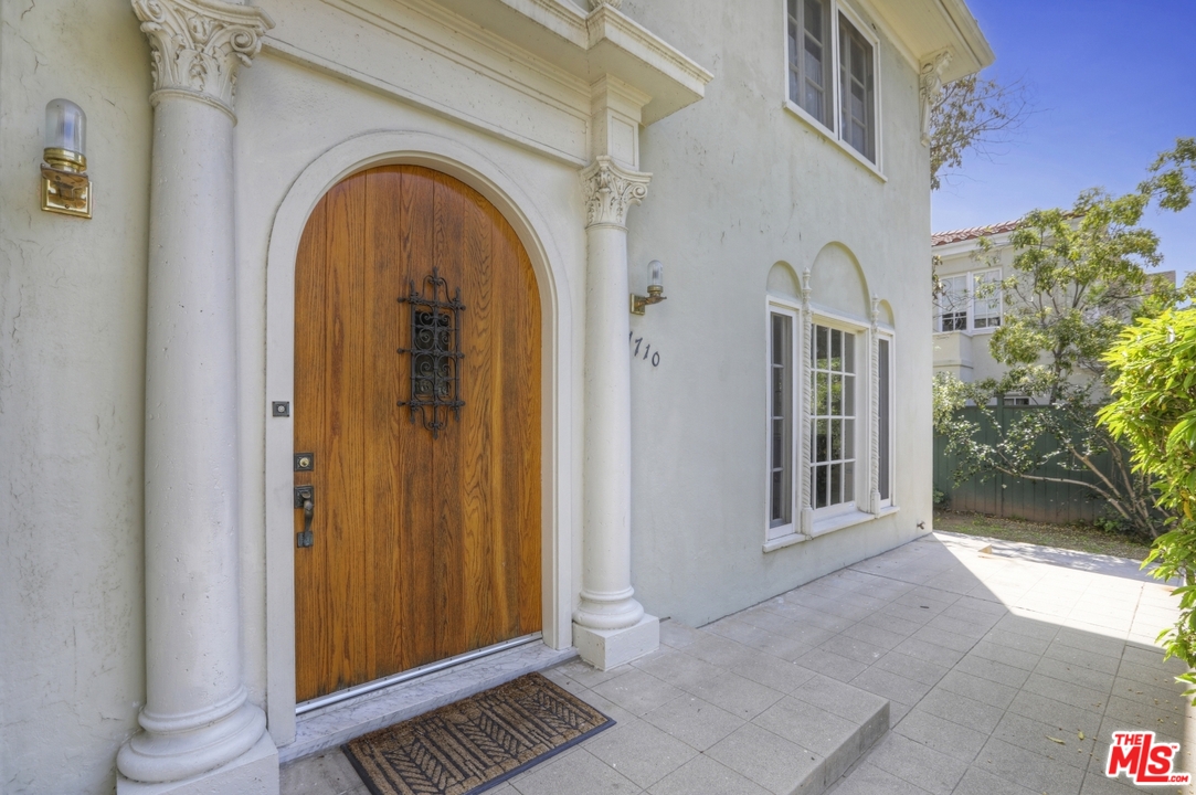 1710 Virginia Road Los Angeles, CA 90019 - Photo 4 of 49