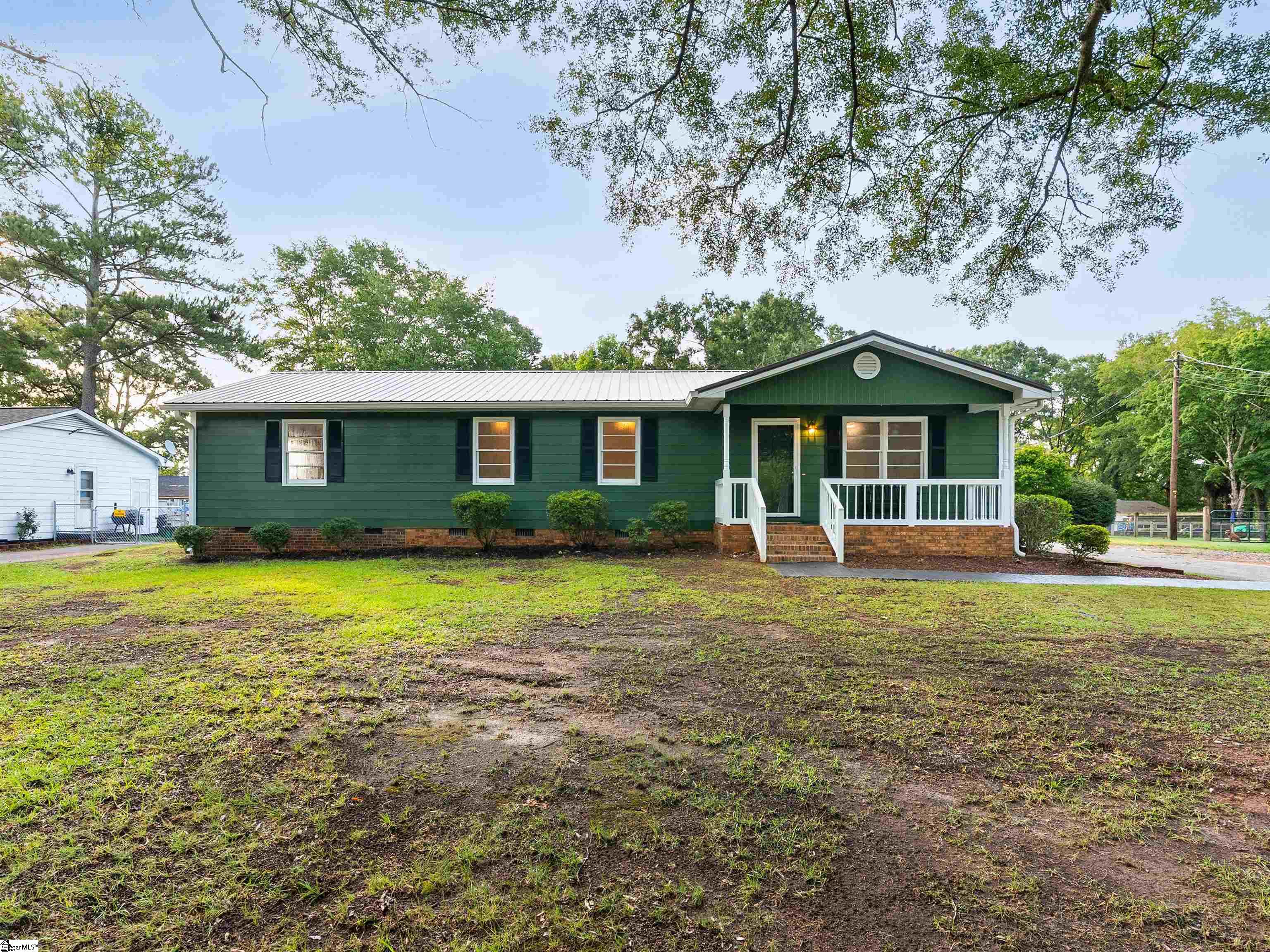 130 Pine Street Campobello, SC 29322 - Photo 1 of 39