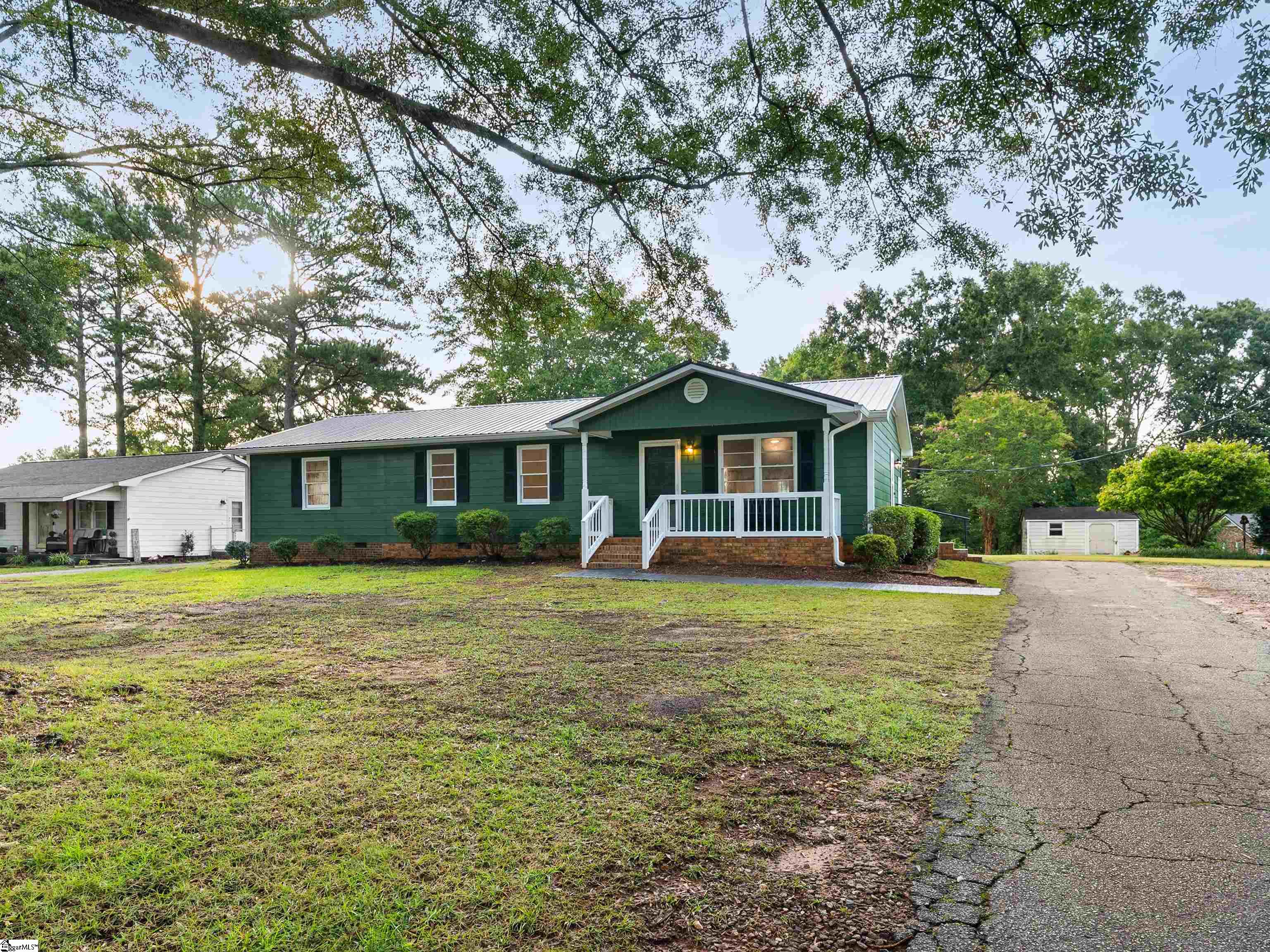 130 Pine Street Campobello, SC 29322 - Photo 2 of 39