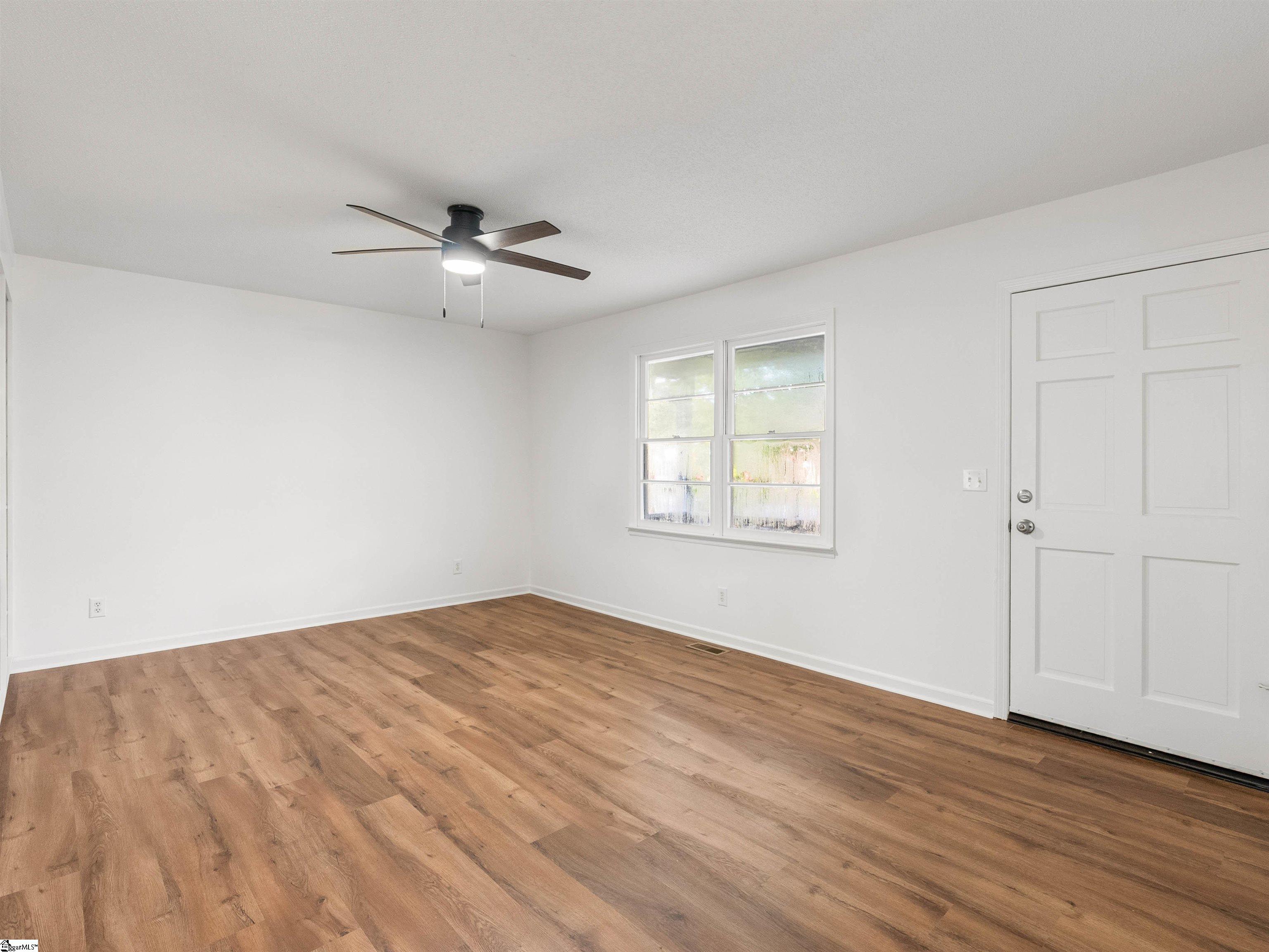 130 Pine Street Campobello, SC 29322 - Photo 5 of 39