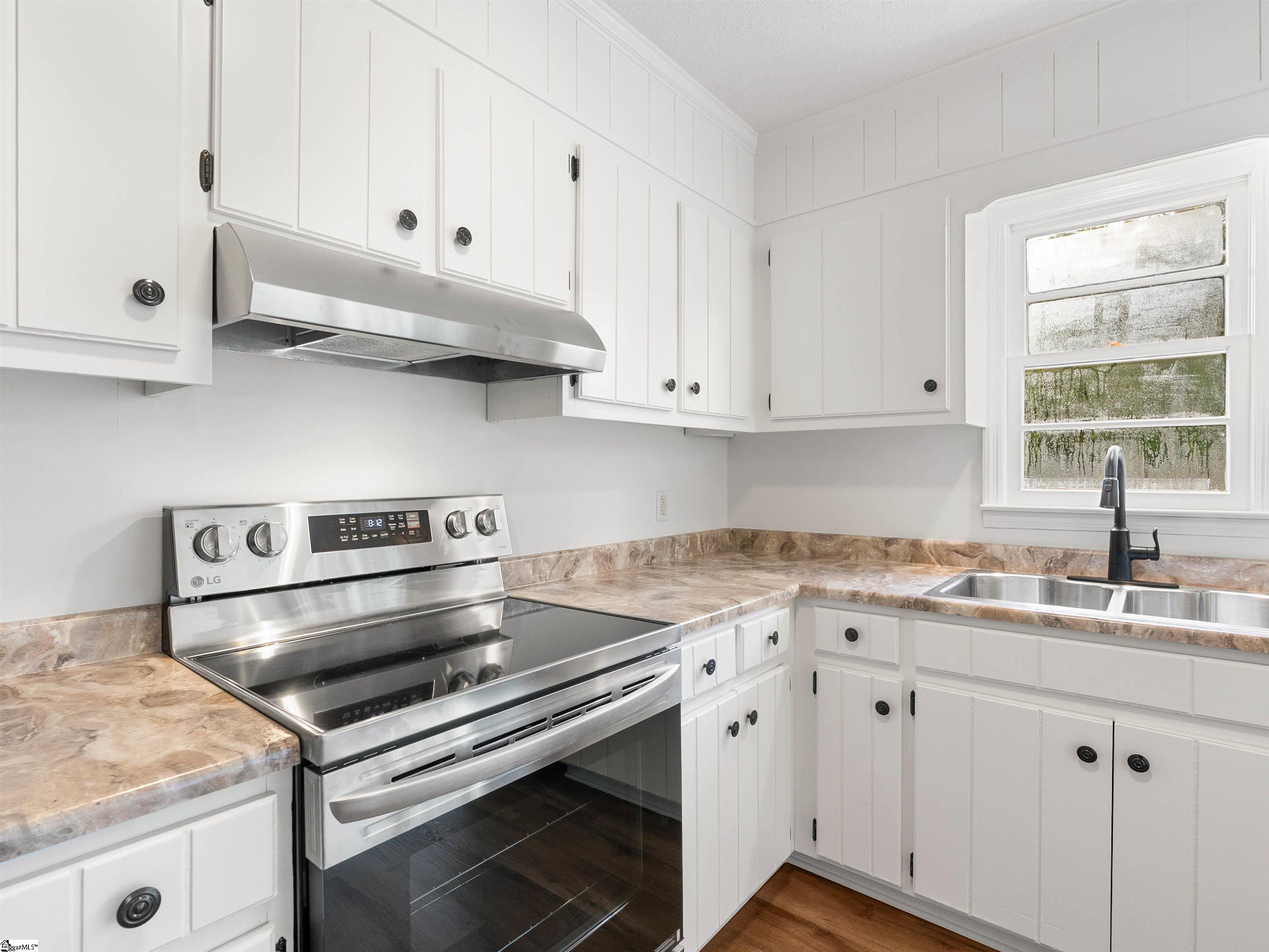 130 Pine Street Campobello, SC 29322 - Photo 8 of 39