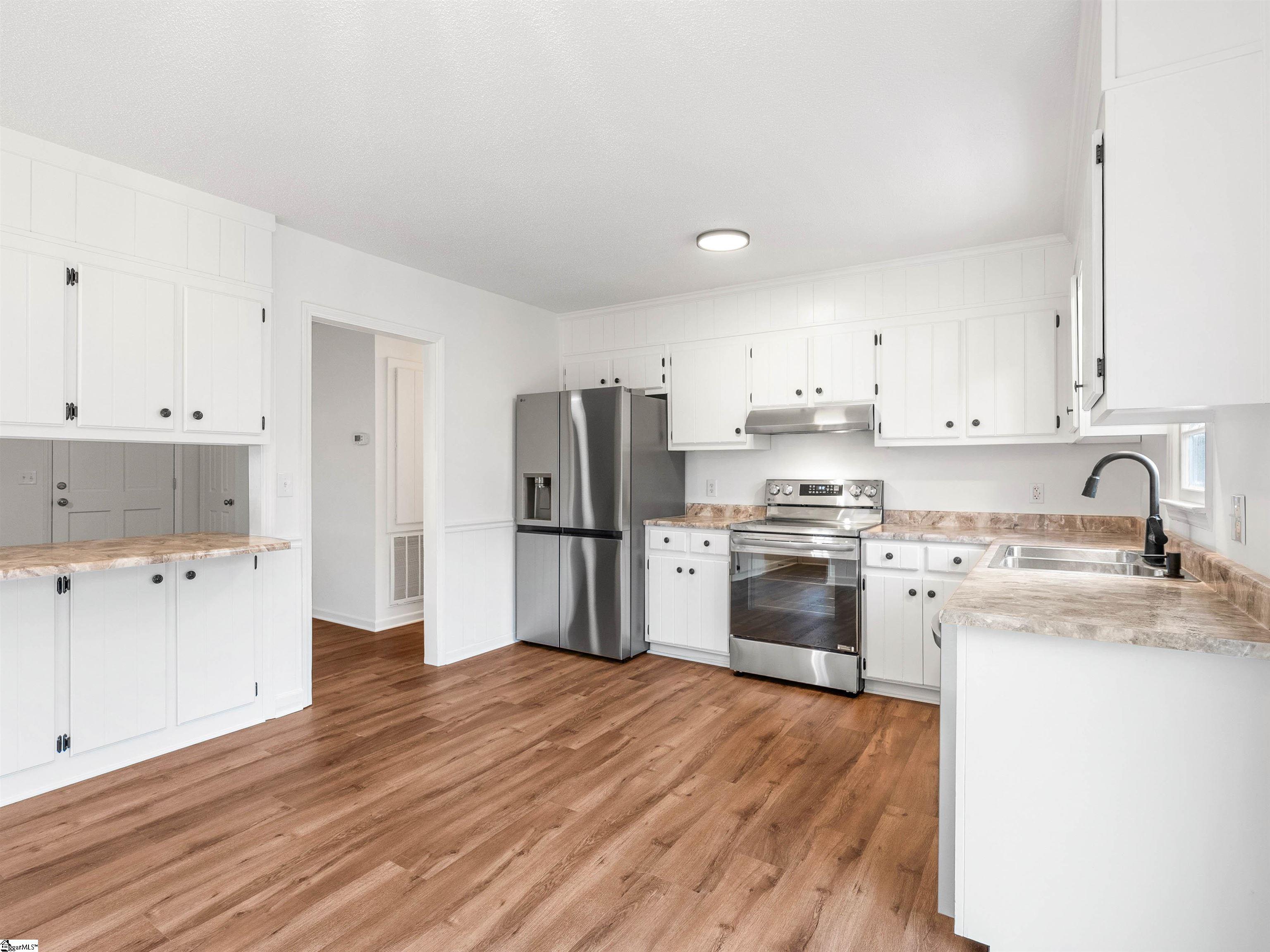 130 Pine Street Campobello, SC 29322 - Photo 9 of 39