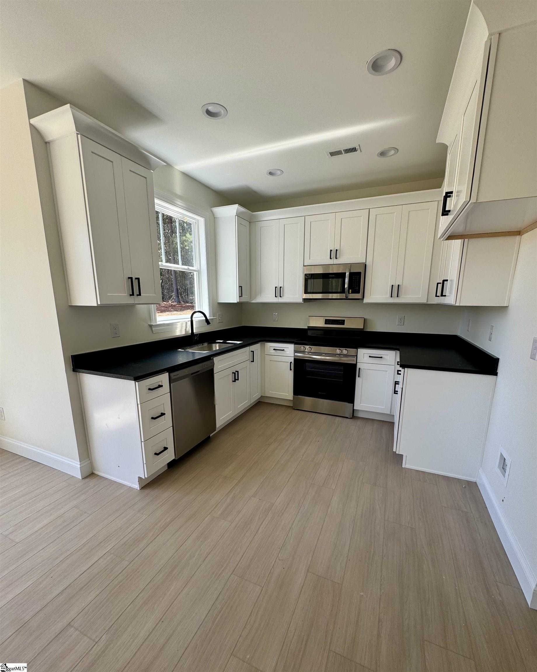 247 Black Road Simpsonville, SC 29680 - Photo 4 of 7