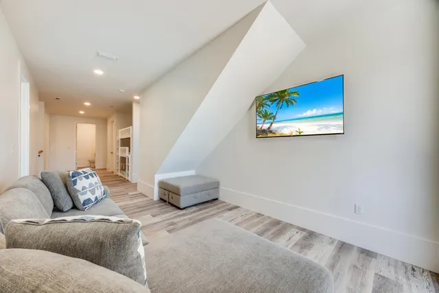 a en suite bathroom with a double vanity sink and a mirror
