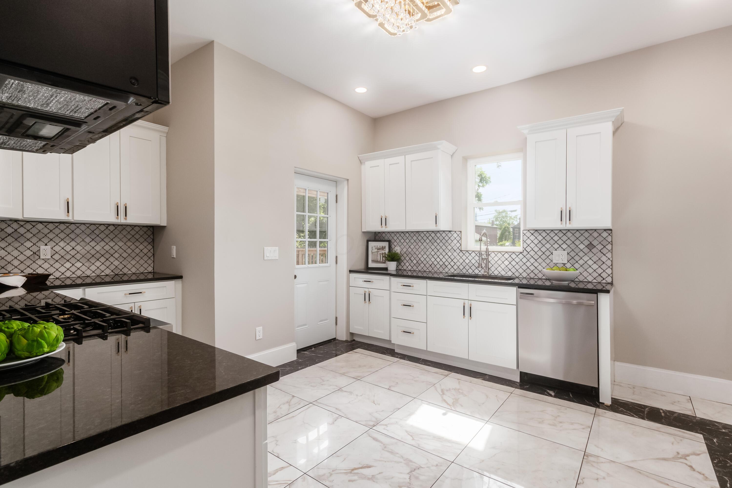 195 North Monroe Avenue Columbus, OH 43203 - Photo 13 of 30 Gourmet Kitchen