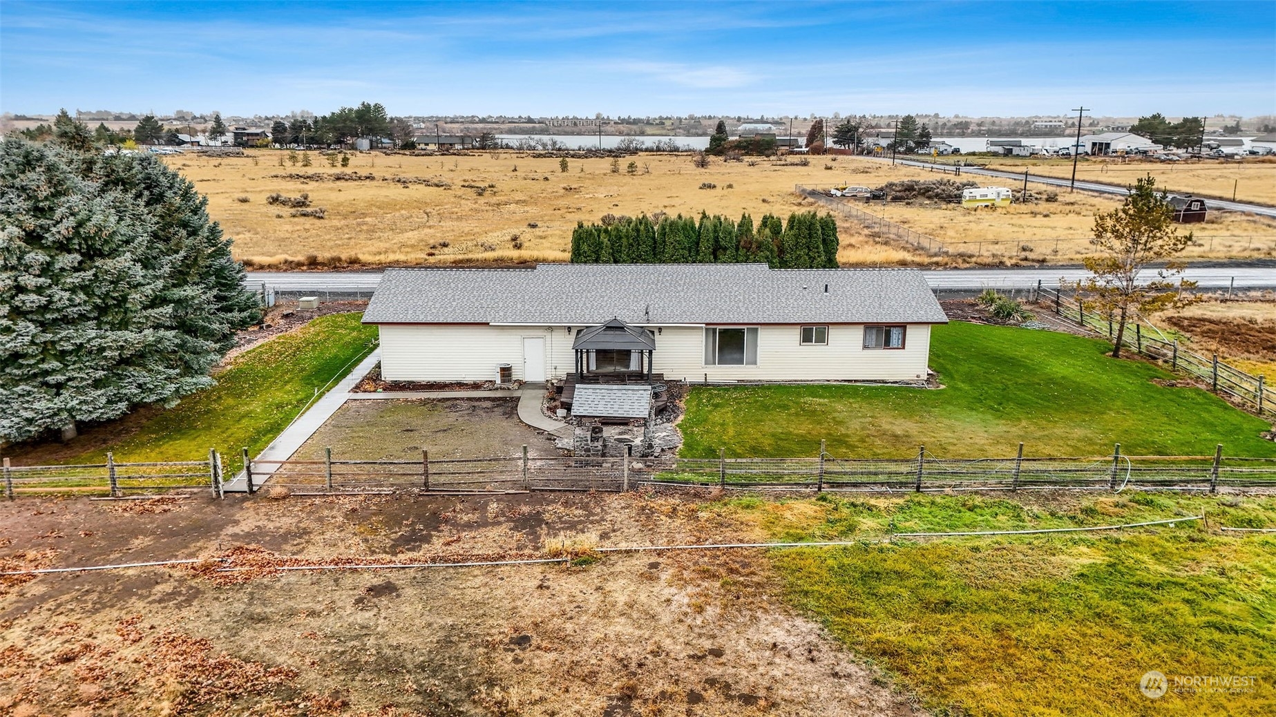 7589 Redmond Road Northeast Moses Lake, WA 98837 - Photo 1 of 29 Gallery Image 1