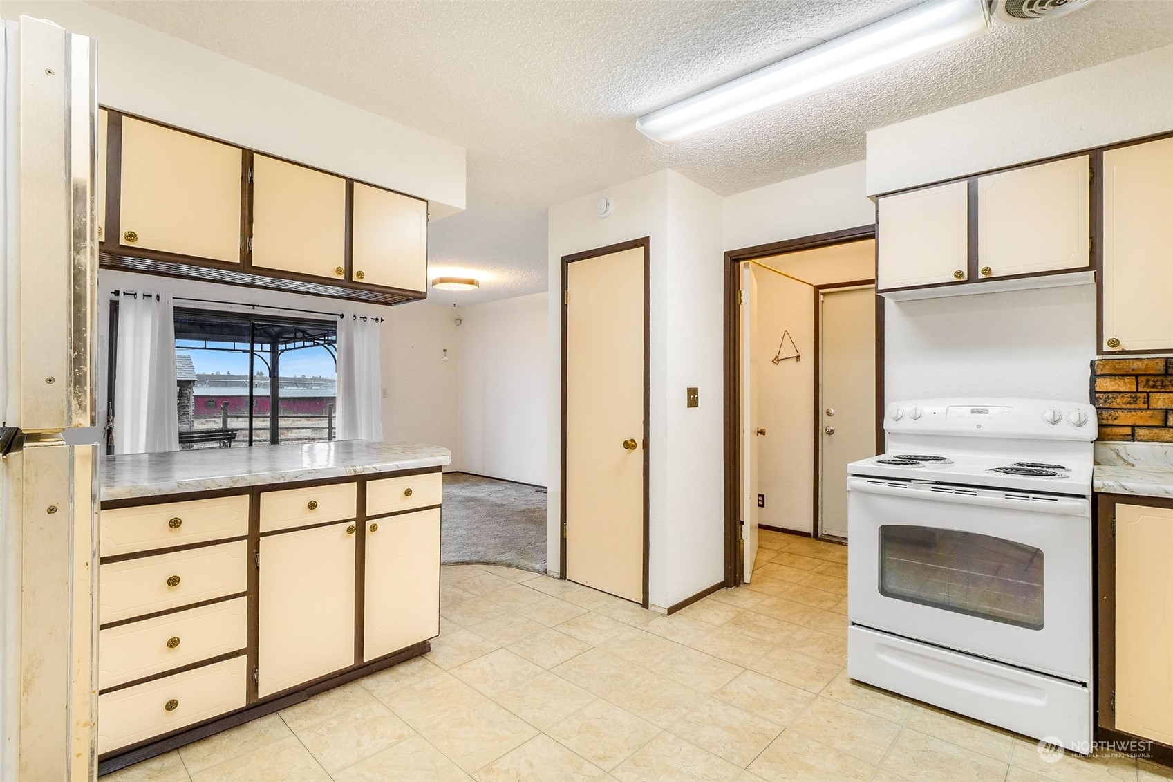 7589 Redmond Road Northeast Moses Lake, WA 98837 - Photo 12 of 29 Gallery Image 12