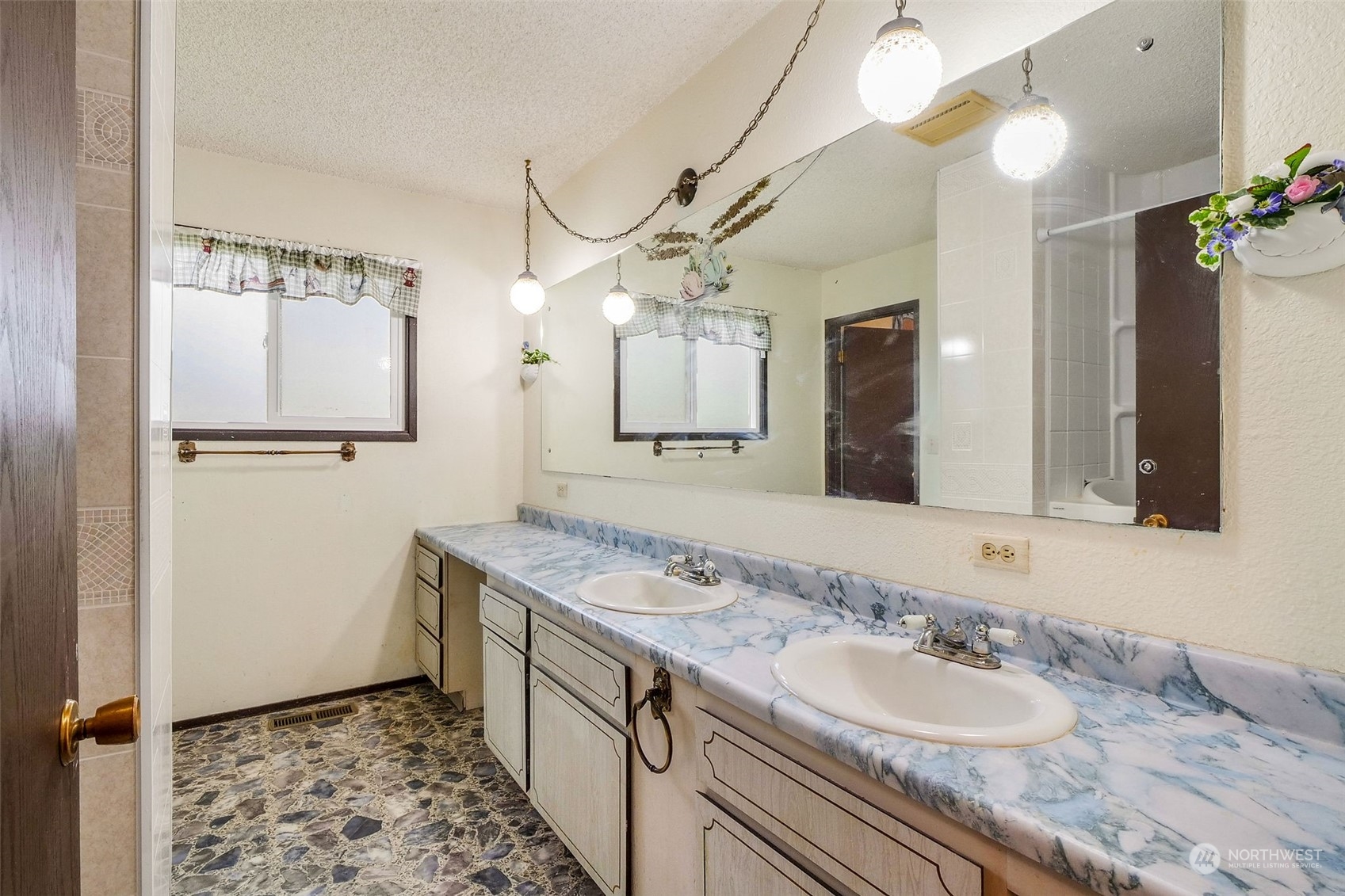 7589 Redmond Road Northeast Moses Lake, WA 98837 - Photo 17 of 29 Gallery Image 17