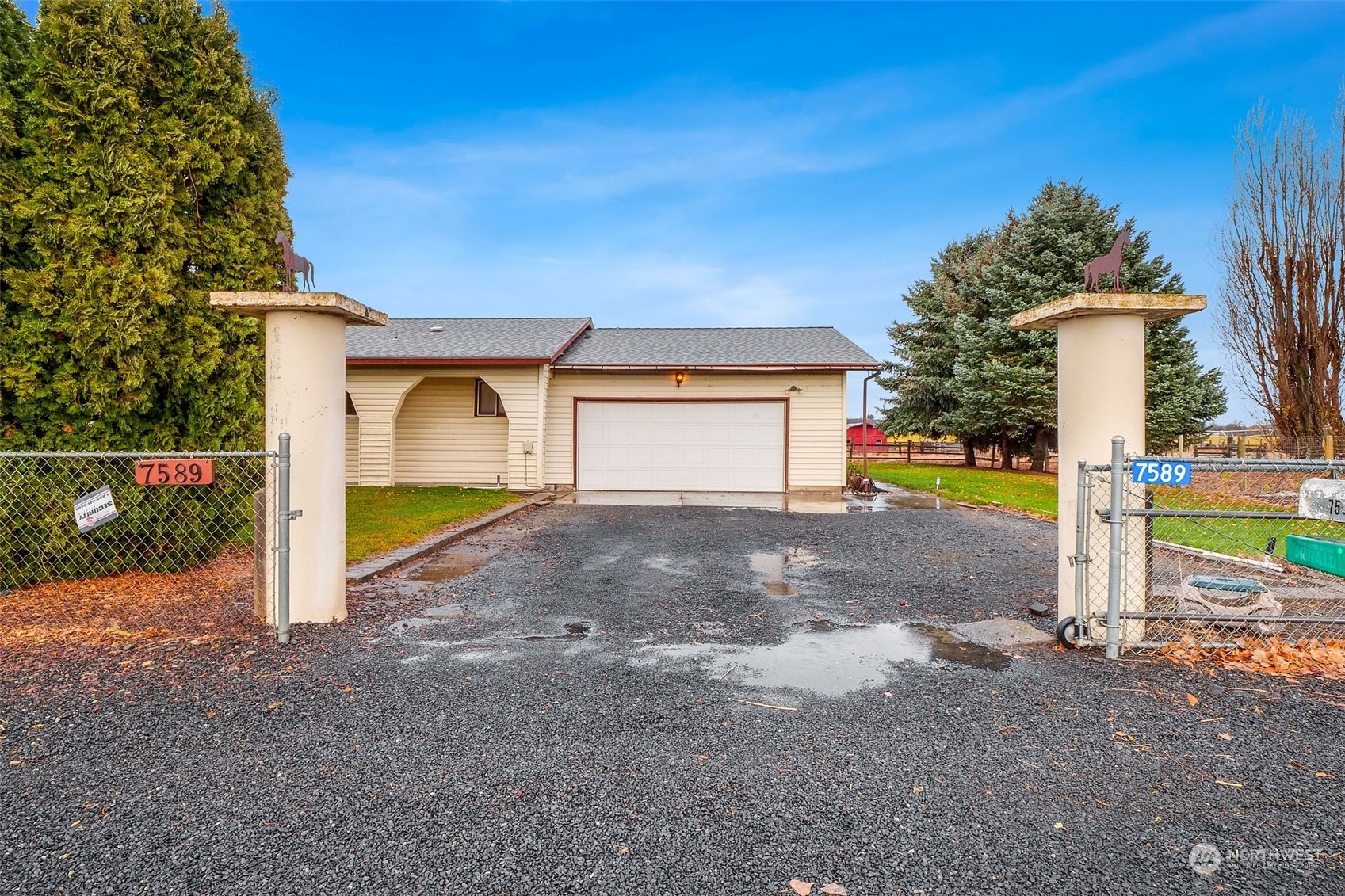 7589 Redmond Road Northeast Moses Lake, WA 98837 - Photo 2 of 29 Gallery Image 2