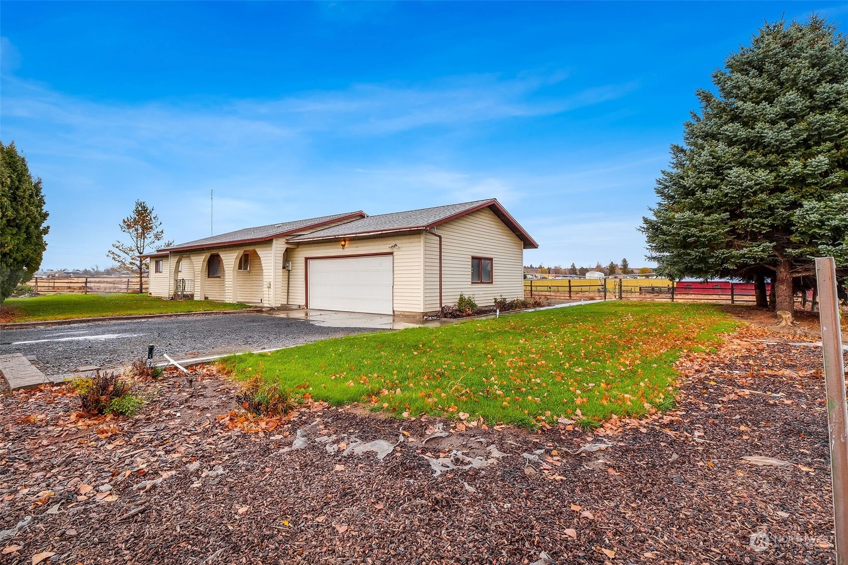 7589 Redmond Road Northeast Moses Lake, WA 98837 - Photo 3 of 29 Gallery Image 3