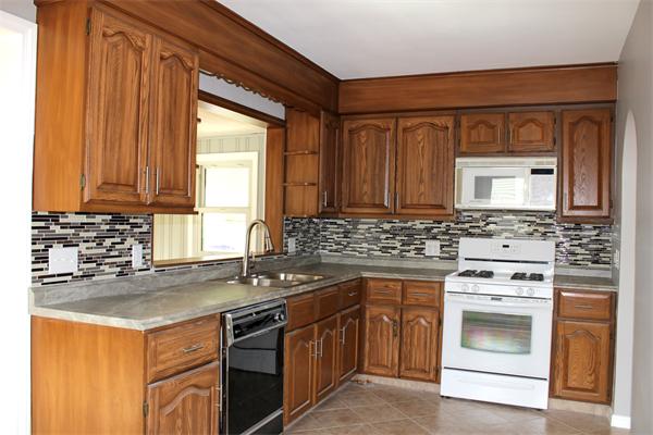 47 Ravenwood Street Springfield, MA 01119 - Photo 2 of 30