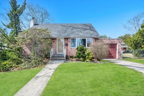 $689,000 | 200 Victory Drive, Massapequa Park, NY 11762