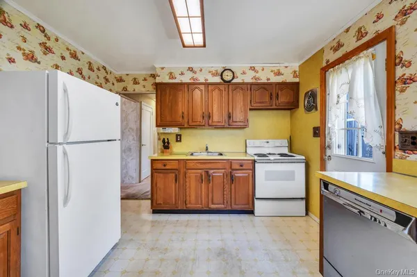 $689,000 | 200 Victory Drive, Massapequa Park, NY 11762
