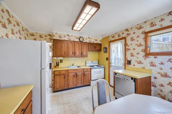 $689,000 | 200 Victory Drive, Massapequa Park, NY 11762