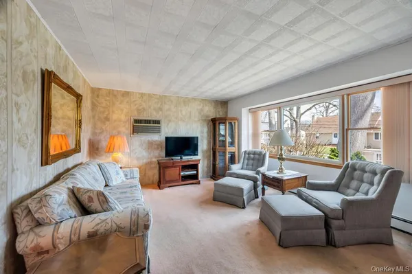 $689,000 | 200 Victory Drive, Massapequa Park, NY 11762