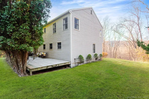 $649,900 | 8 Phoebee Lane, Brookfield, CT 06804