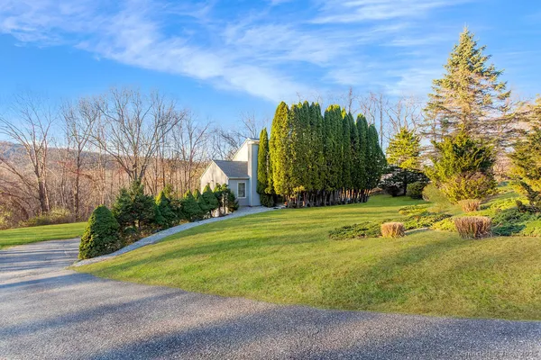 $649,900 | 8 Phoebee Lane, Brookfield, CT 06804