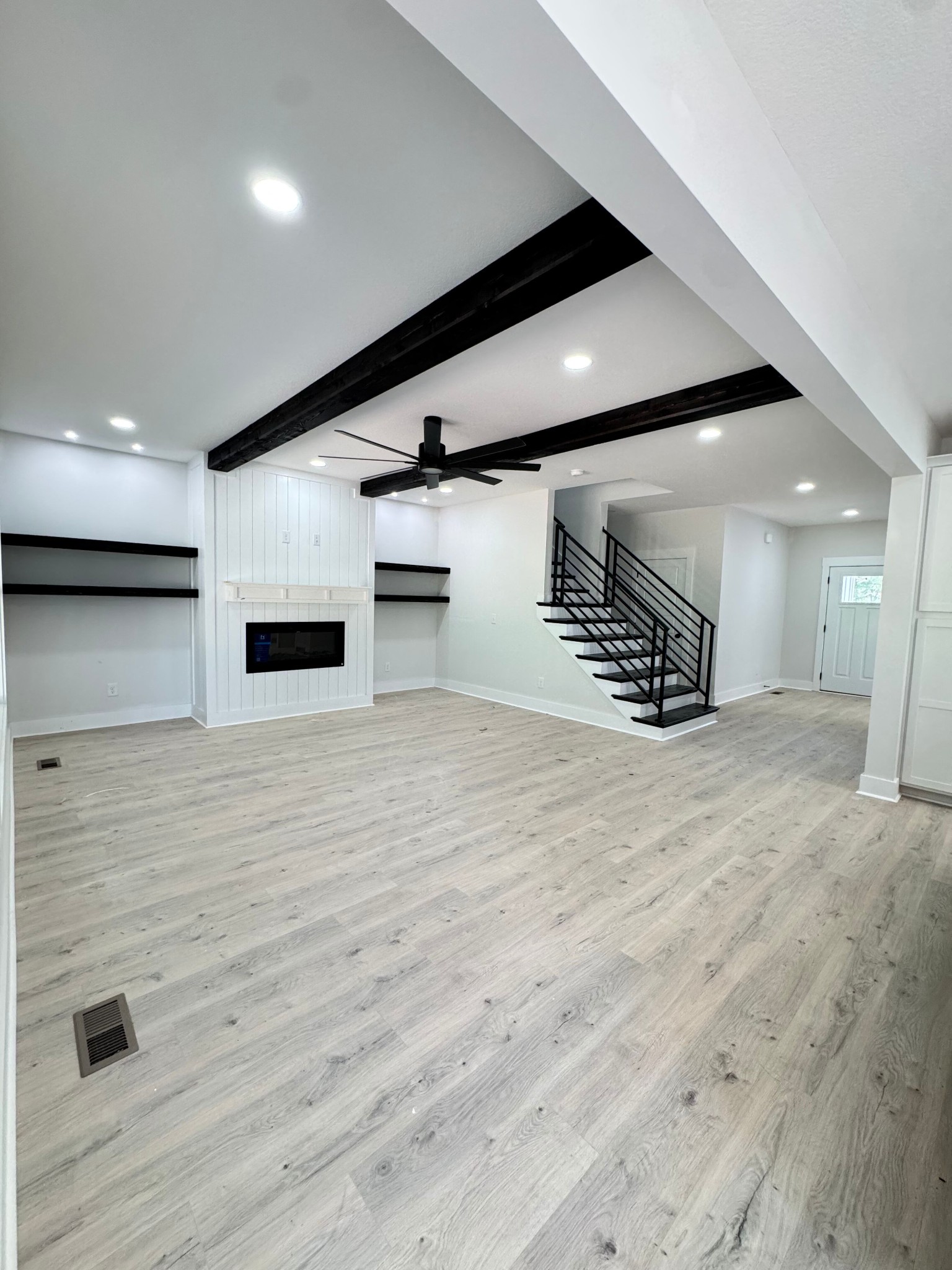 1725 Powell Road Clarksville, TN 37043 - Photo 2 of 42 a view of stairs