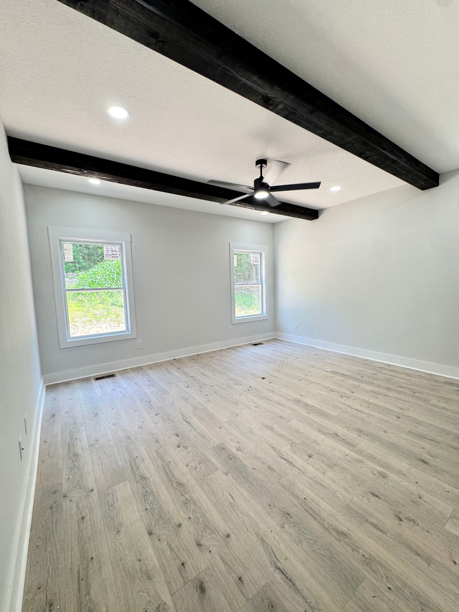 1725 Powell Road Clarksville, TN 37043 - Photo 24 of 42 an empty room with windows