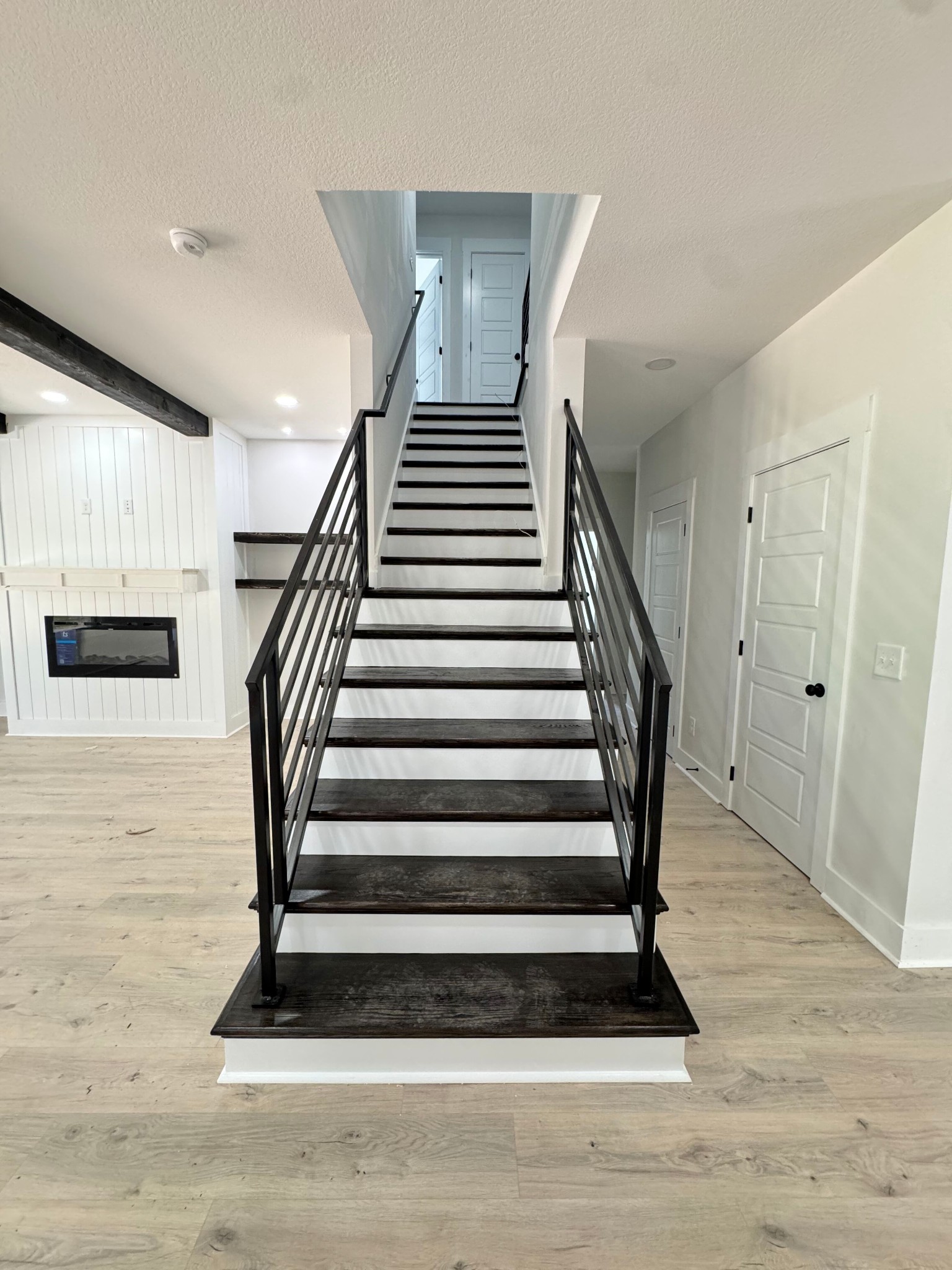 1725 Powell Road Clarksville, TN 37043 - Photo 7 of 42 a view of entryway and hall with wooden floor