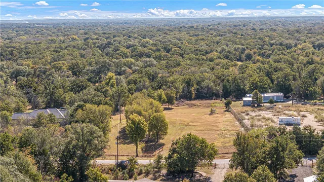 a row of lawn chairs with wooden fence