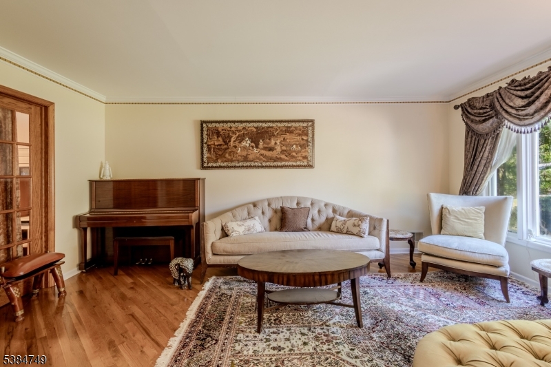 85 Swenson Circle Berkeley Heights, NJ 07922 - Photo 19 of 47 a living room with furniture and a piano