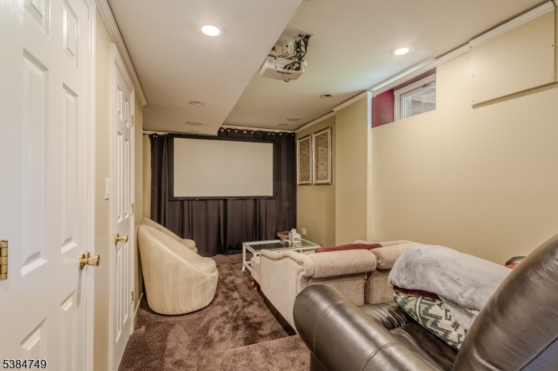 85 Swenson Circle Berkeley Heights, NJ 07922 - Photo 38 of 47 a living room with furniture