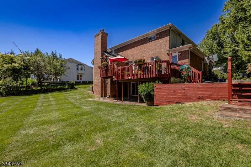 85 Swenson Circle Berkeley Heights, NJ 07922 - Photo 45 of 47 a front view of a house with garden