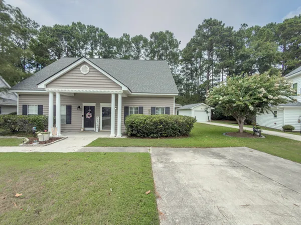 $1,945 | 4841 Habersham Lane, Summerville, SC 29485