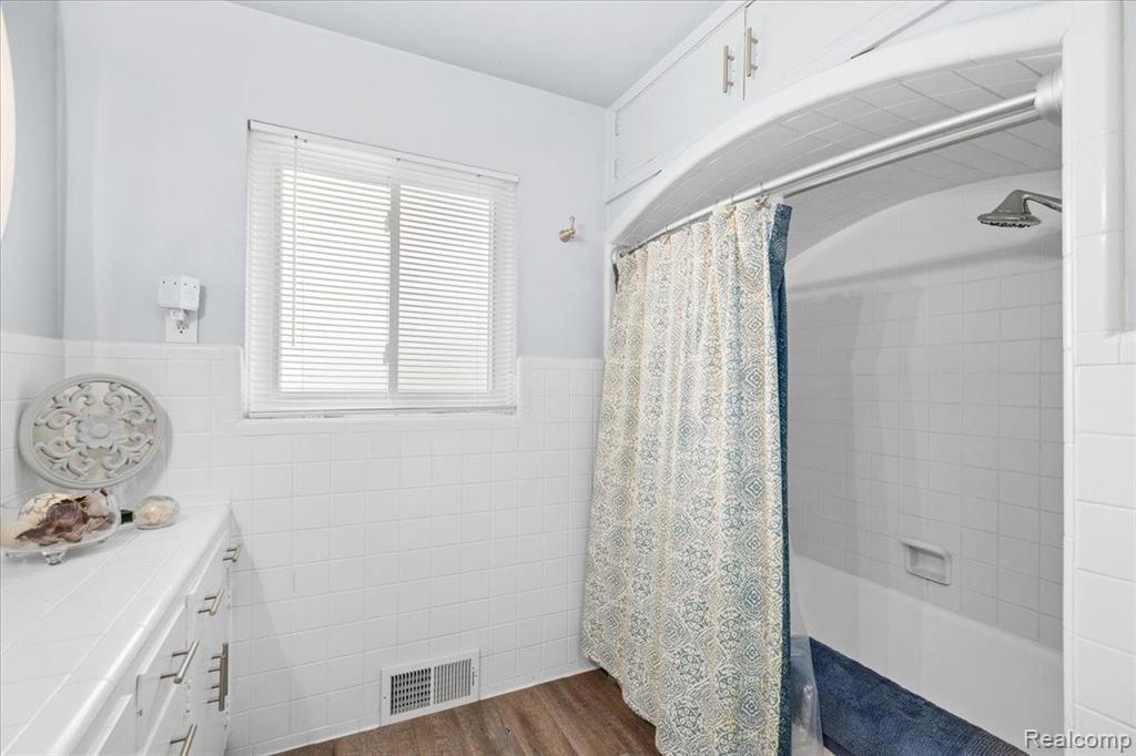 1933 John R Road Rochester Hills, MI 48307 - Photo 23 of 60