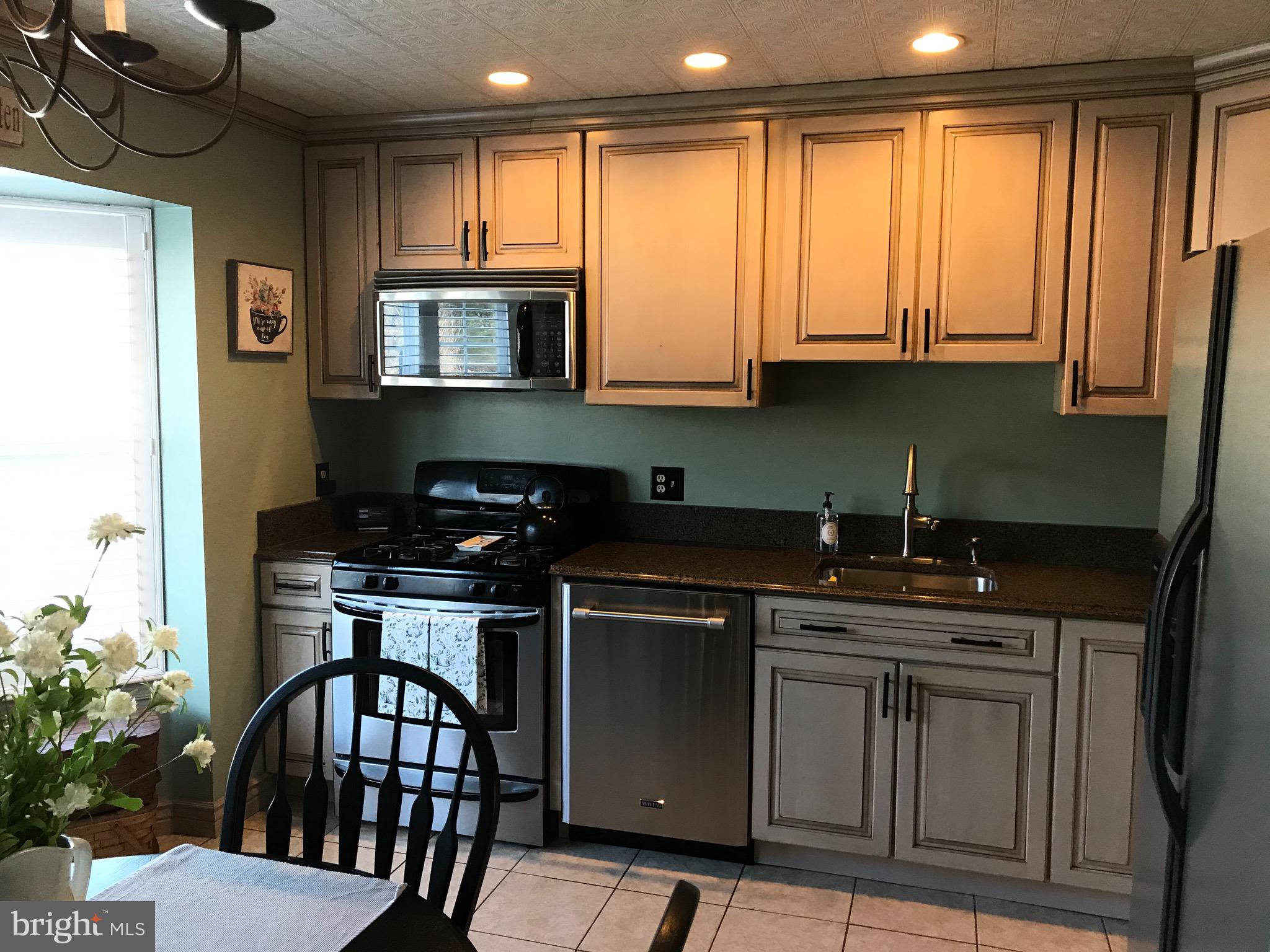 25 Powderock Place Baltimore, MD 21236 - Photo 3 of 36 Updated kitchen